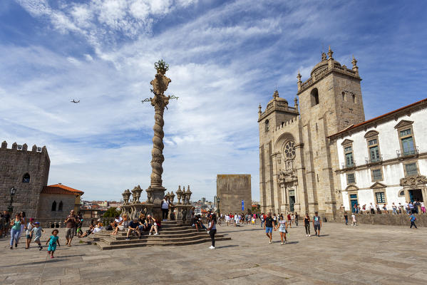 Porto Cathedral (Sé do Porto) with the Manueline pillory, Porto, Porto district, Norte Region, Portugal