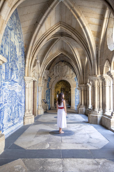 A woman admires the cloister arcades of Porto Cathedral (Sé do Porto), Porto, Porto district, Norte Region, Portugal