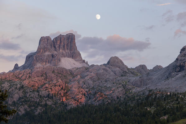 Sunset on Averau, Dolomites, Cortina d'Ampezzo, Belluno province, Veneto, Italy.