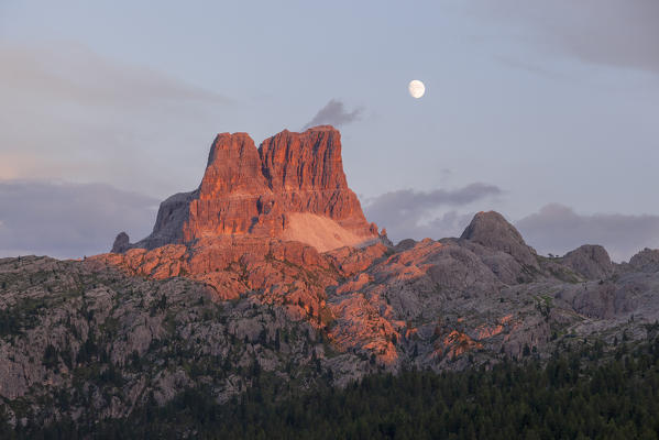 Sunset on Averau, Dolomites, Cortina d'Ampezzo, Belluno province, Veneto, Italy.