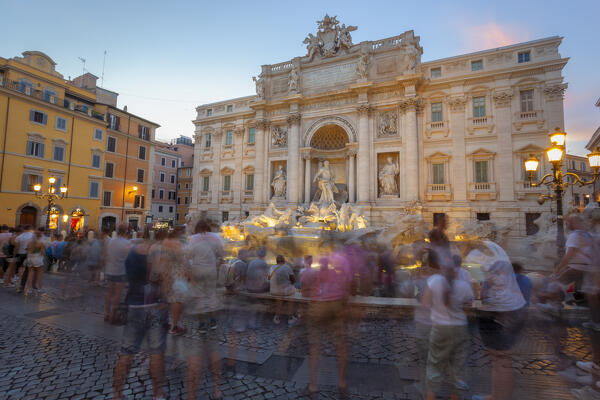 Crowd at Trevi Fountain, Roma, Lazio, Italy.