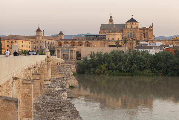 The Roman Bridge with the Mosque–Cathedral of Córdoba, Córdoba municipality, province of Córdoba, Andalusia, Spain