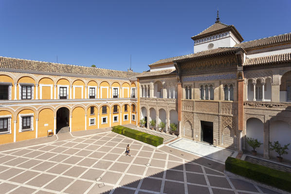 Palacio de Pedro I (Palace of Peter I) and patio de la Montería (Courtyard of the Montería), Royal Alcazars of Seville, Seville, province of Seville, Andalusia, Spain
