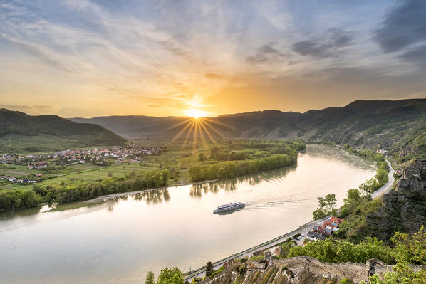 Duernstein, Wachau, Waldviertel, district of Krems, Lower Austria, Austria, Europe. View at sunset from the castle ruin Duernstein to the Danube Bend and the village of Rossatz