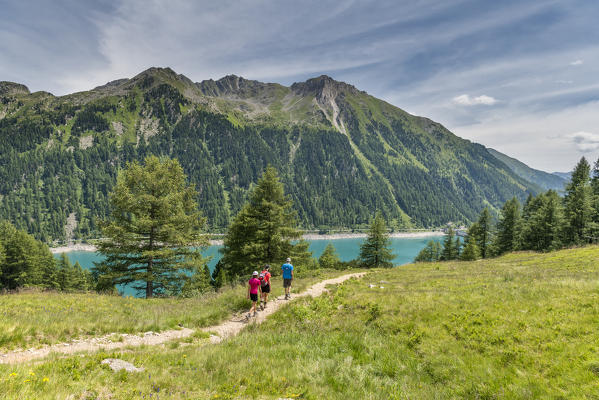 Selva dei Molini, province of Bolzano, South Tyrol, Italy, Europe. Hikers on the trail between lake Neves and Edelraut refuge (MR)