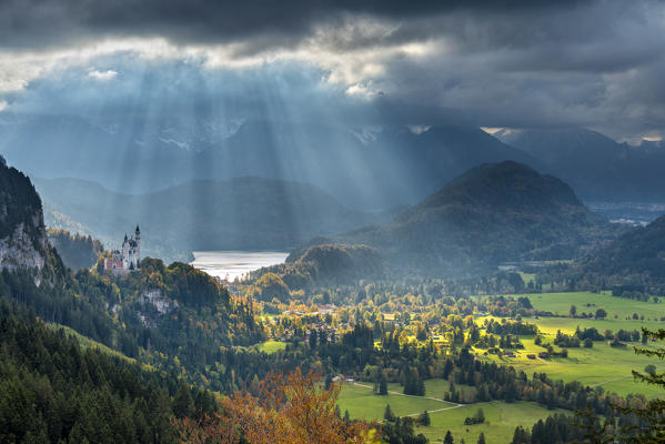 Schwangau, district Ostallgäu, Swabia, Bavaria, Germany, Europe. Neuschwanstein castle and the Alpsee lake