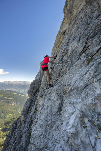 Valdaora / Olang, Bolzano province, South Tyrol, Italy, Europe. A girl on the via ferrata to the summit of Piz da Peres (MR)
