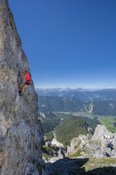 Valdaora / Olang, Bolzano province, South Tyrol, Italy, Europe. A girl on the via ferrata to the summit of Piz da Peres (MR)