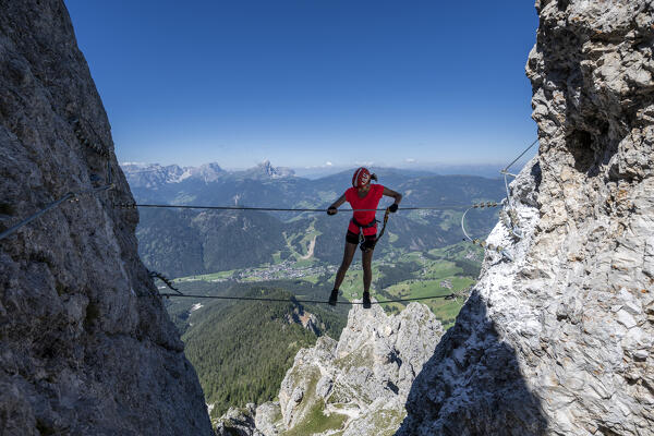 Valdaora / Olang, Bolzano province, South Tyrol, Italy, Europe. A girl on the via ferrata to the summit of Piz da Peres (MR)