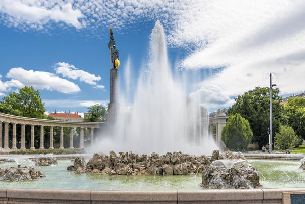 Vienna, Austria, Europe. The Hochstrahlbrunnen and the monument of the Red Army