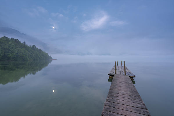 Kochel am See, Bad Tölz-Wolfratshausen district, Upper Bavaria, Germany, Europe. Jetty in the Kochel Lake at dawn