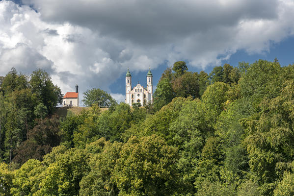 Bad Tölz, Bad Tölz-Wolfratshausen district, Upper Bavaria, Germany, Europe. Leonard Chapel and the Church of the Holy Cross, Calvary Hill