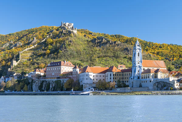 Duernstein, Wachau, Waldviertel, district of Krems, Lower Austria, Austria, Europe. Duernstein with the collegiate church and the castle ruins