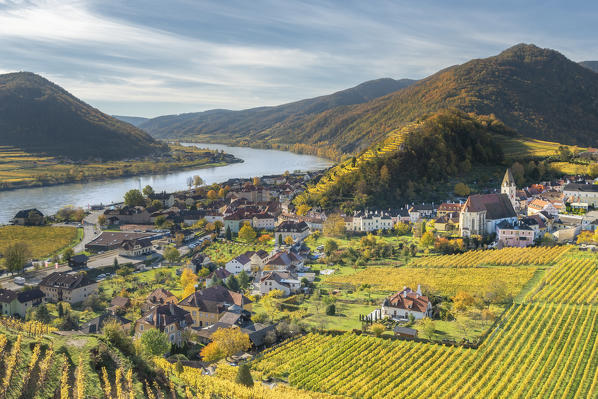 Spitz an der Donau, Wachau, Waldviertel, district of Krems, Lower Austria, Austria, Europe. View from the vineyards to the village of Weissenkirchen in der Wachau