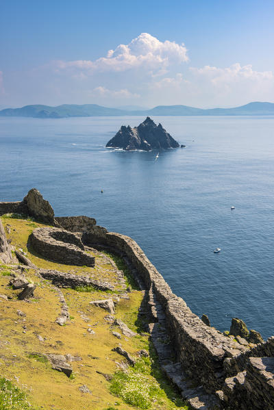 Skellig Michael (Great Skellig), Skellig islands, County Kerry, Munster province, Ireland, Europe. Monastery's architecture on the top of of the island.