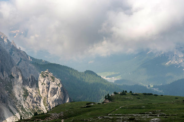 Europe, Italy, Veneto, Belluno. Misurina lake and the mountains around from the path near Auronzo hut at Tre Cime di Lavaredo