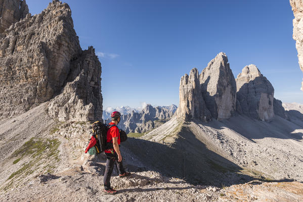 Sesto/Sexten, Dolomites, South Tyrol, province of Bolzano, Italy. Hiker on the Forcella Passaporto on the Tre Cime di Lavaredo/Drei Zinnen