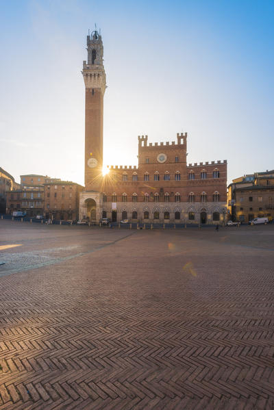 Siena, Tuscany, Italy, Europe. View of Piazza del Campo with the historical Palazzo Pubblico and its Torre del Mangia.