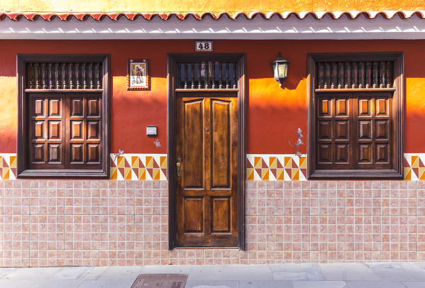 Spain,Canary Islands,Tenerife,Valle de La Orotava,Puerto de La Cruz,colourful houses in the old town