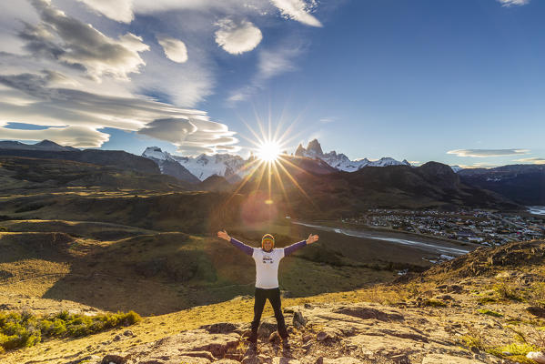 Argentina,Patagonia,Santa Cruz Province,Los Glaciares National Park,a man satisfied to pose with the mountain range of Fitz Roy and Cerro Torre at sunset (MR)