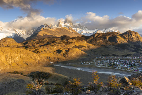 Argentina,Patagonia,Santa Cruz Province,Los Glaciares National Park,view from Mirador de los Condores of Mount Fitz Roy and El Chalten at sunrise