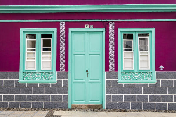 Spain,Canary Islands,Tenerife,Valle de La Orotava,Puerto de La Cruz,colourful houses of Calle Mequinez