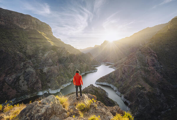 Spain, Canary Islands, Gran Canaria, Mirador del Molino, hiker admires the sunset (MR)