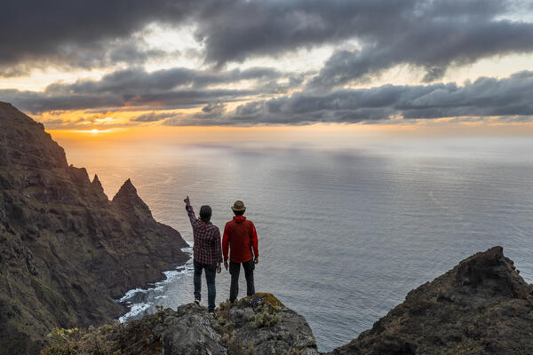 Spain,Canary Islands,Tenerife, two people admire sunset from cliffs of Anaga Rural Park (MR)