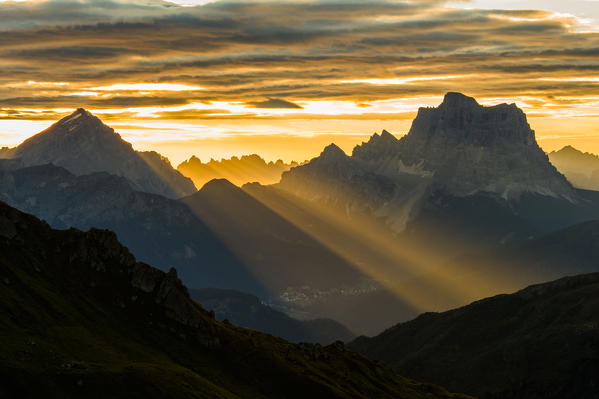 Tofane, Pelmo, Veneto, Italy, Europe,Dolomites,Veneto,Belluno district.
Sunrise on the Pelmo and Antelao, Dolomites
