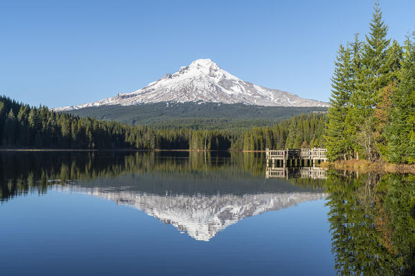 Mt Hood reflecting on Trillium Lake. Government Camp, Clackamas county, Oregon, USA.