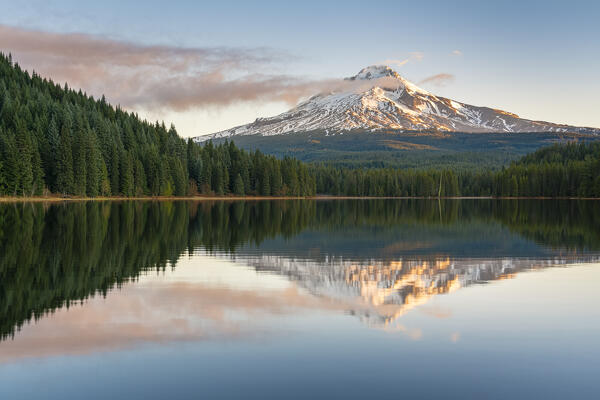 Mt Hood reflecting on Trillium Lake at dawn. Government Camp, Clackamas county, Oregon, USA.