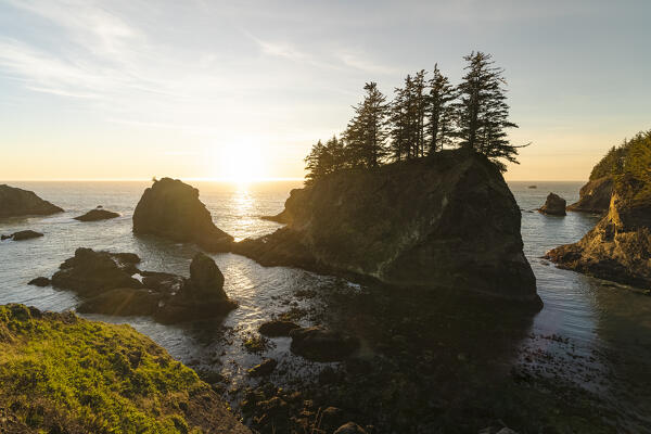 Landscape at sunset at Second Beach, part of the Samuel H. Boardman Scenic Corridor State Park. Brookings, Curry county, Oregon, USA.