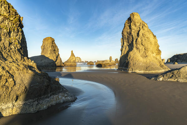 Sea stacks on Bandon Beach. Bandon, Coos county, Oregon, USA.