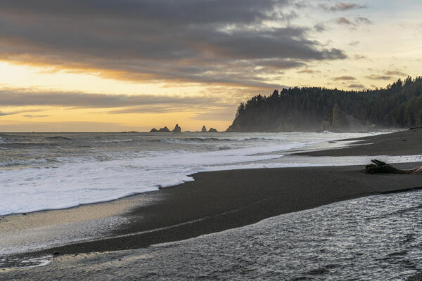 Sunset at Rialto Beach. La Push, Clallam county, Washigton State, USA.