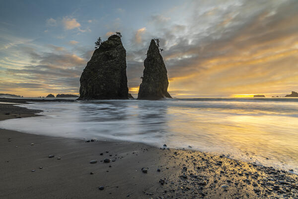 Sunset at Rialto Beach. La Push, Clallam county, Washigton State, USA.