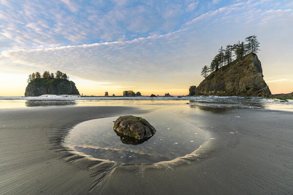 Second Beach at dawn, La Push, Clallam county, Washigton State, USA.