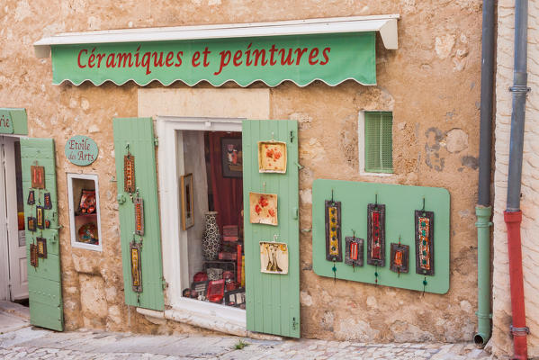 France, Provence, near Gorges du Verdon, Moustier-Sainte-Marie, street details
