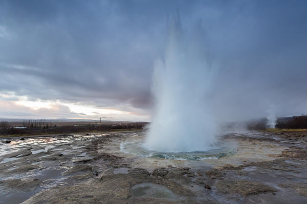 Strokkur Geyser eruption, Haukadalur Geothermal Area, Haukadalur, Arnessysla, Sudurland, Iceland, Europe