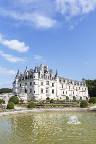 Fountain in the park of Chenonceau castle. Chenonceaux, Indre-et-Loire, France.