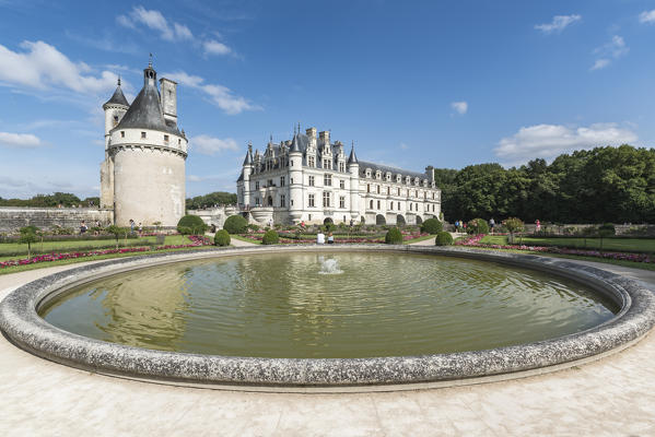 Fountain in the park of Chenonceau castle. Chenonceaux, Indre-et-Loire, France.