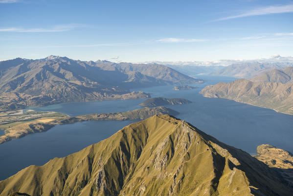 Roys Peak Lookout and Lake Wanaka seen from Roys Peak. Wanaka, Queenstown Lakes district, Otago region, South Island, New Zealand.
