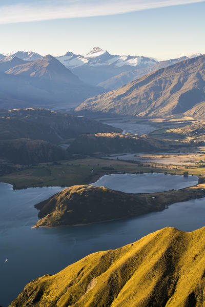 View on Glendhu Bay and Mt Aspring from Roys Peak lookout. Wanaka, Queenstown Lakes district, Otago region, South Island, New Zealand.
