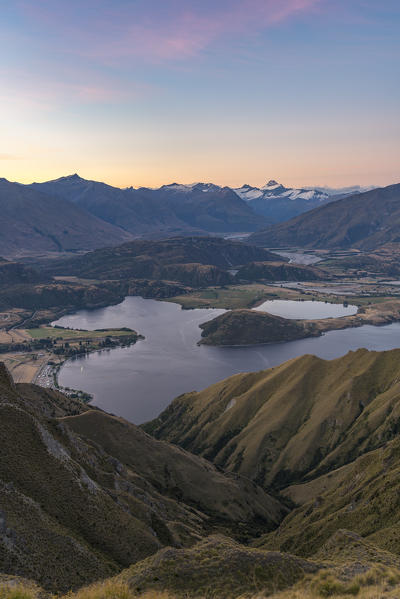 View of Glendhu Bay and Mt aspiring NP from Roys Peak lookout at sunset. Wanaka, Queenstown Lakes district, Otago region, South Island, New Zealand.