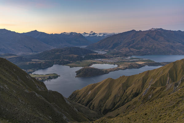 View of Glendhu Bay and Mt aspiring NP from Roys Peak lookout at sunset. Wanaka, Queenstown Lakes district, Otago region, South Island, New Zealand.
