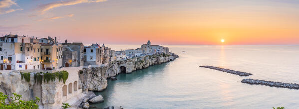 Punta di San Francesco (San Francesco Promenade) in Vieste, Gargano, Foggia district, Apulia, Italy