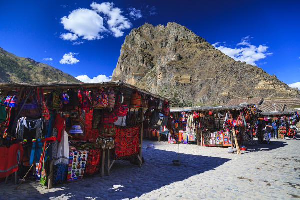 Street market in Ollantaytambo in the Sacred Valley, Cuzco province, Peru
