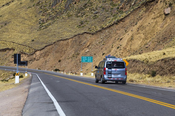 Mountain road from Cuzco to Puno, Cuzco region, Peru