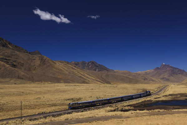 Train traversing the Andean range, Cuzco region, Peru