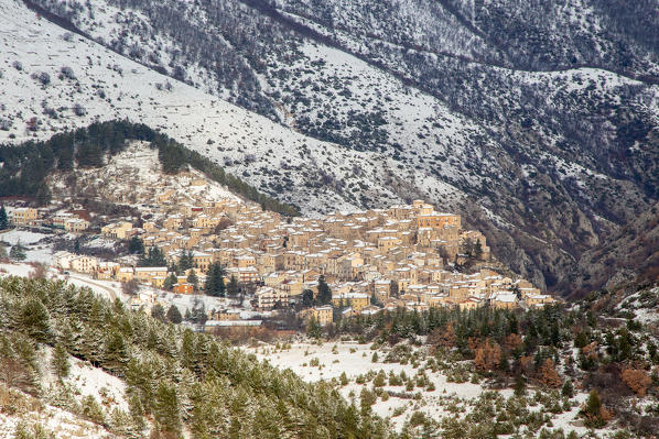 The Village of Villalago in winter
Europe, Italy, Abruzzo, Province of L'Aquila