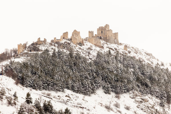 Castle of Rocca Calascio in winter
Europe, Italy, Abruzzo, Province of L'Aquila, Gran Sasso e Monti della Laga National Park